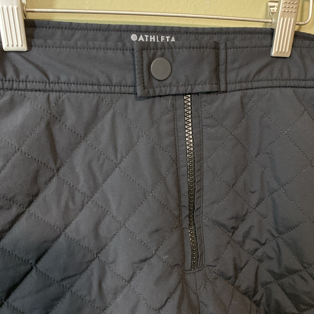 Athleta Shorts Women's Size 8 Black Toasty Buns Insulated Quilted Zipper Pocket - Picture 2 of 6